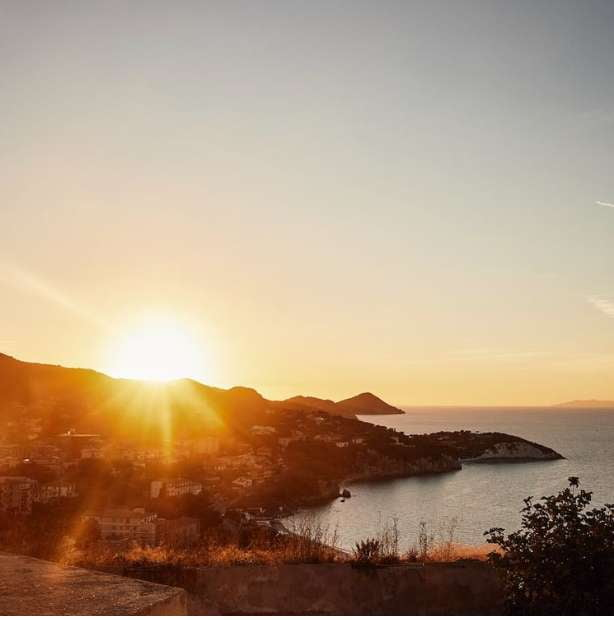 Costa del Sole Room Spray – luxury home scent with sunlit citrus, neroli blossom & golden amber inspired by the Italian coast.